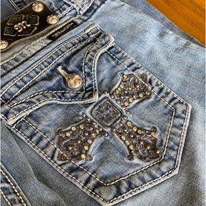 Miss Me | Cross Embellished Demin Capri